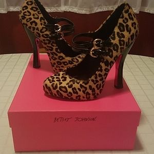 Betsey Johnson heels size 7 1/2